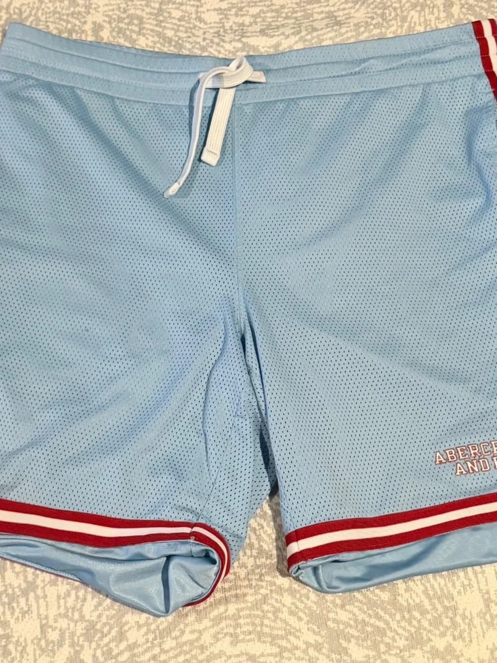 Abercrombie & Fitch Men's Mesh Basketball Shorts Light Blue Red Trim - M - Picture 5 of 5